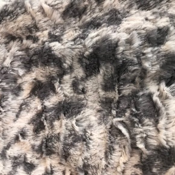 Gray & White Faux Fur Infinity Scarf ~ BNWOT - Picture 4 of 4